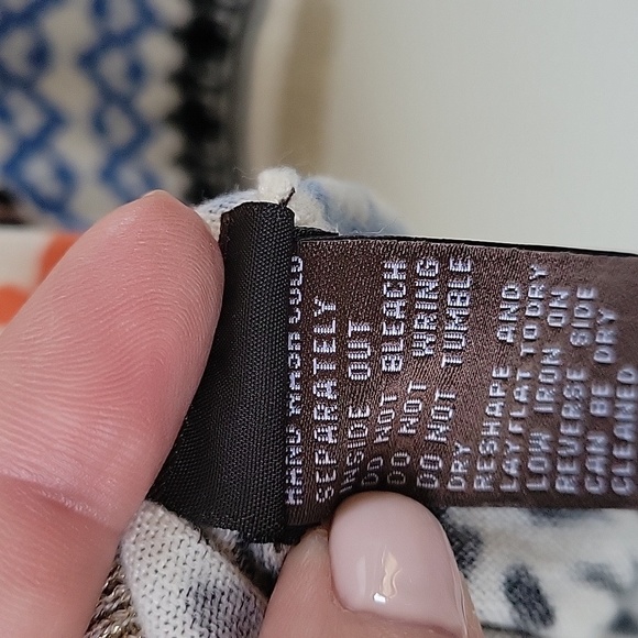 J. McLaughlin 3/4 Sleeve All Over Patterned Women Sz Medium Lightweight Cardigan - Picture 8 of 10